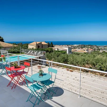 Maria Con Piscina E Vista Mare 12 Posti Letto *